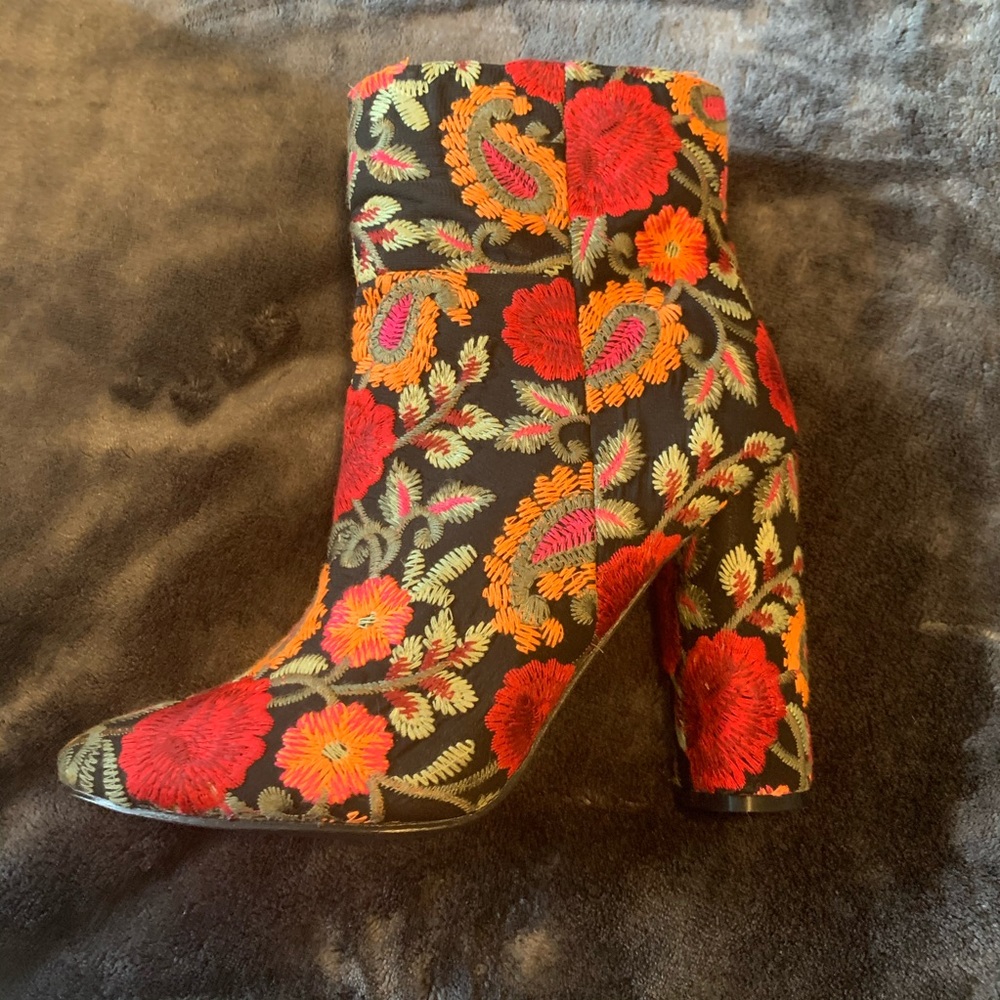 Beautiful fall colored heels!